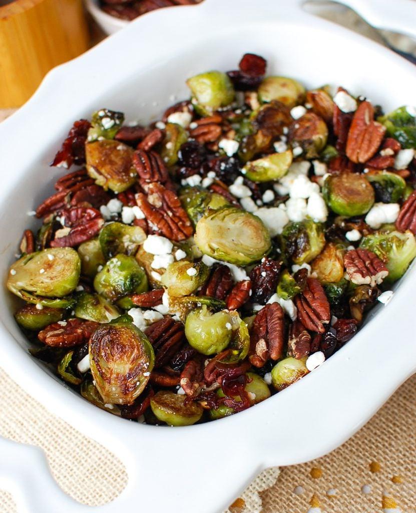 Λαχανάκια Βρυξελλών με Κράνμπερις 2 Brussels Sprouts with Cranberries in white bowl