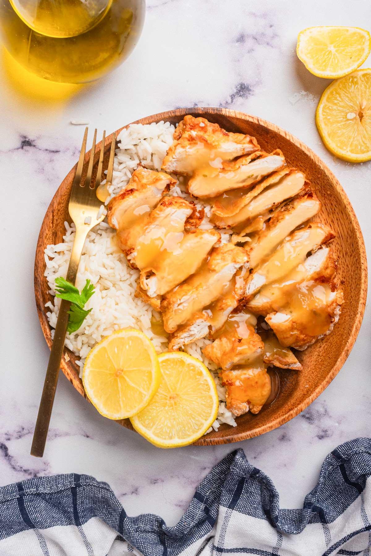 Στήθος Κοτόπουλου στο Air Fryer με φέτες λεμονιού