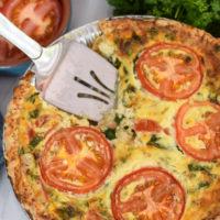 Κις Λορέν Καπρέζε Συνταγή 13 Κις Λορέν Καπρέζε σερβιρισμένη.