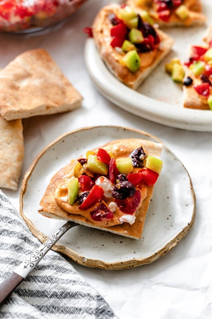 Φορτωμένες Πίτες Χούμους 3 Loaded Hummus Pitas pita on fork