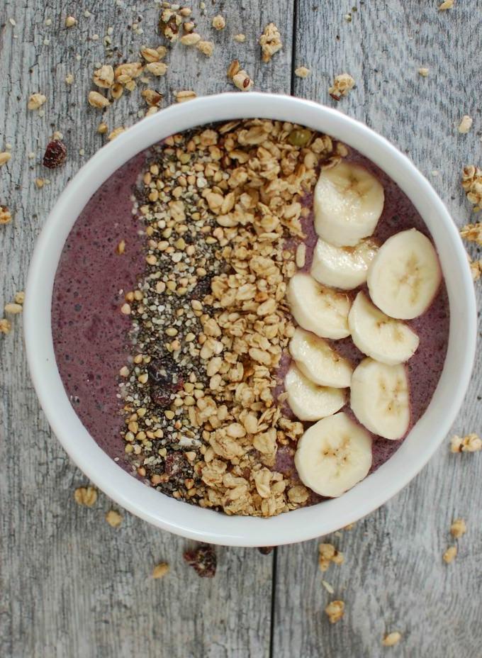 Superfood Smoothie Bowl - cleaneating