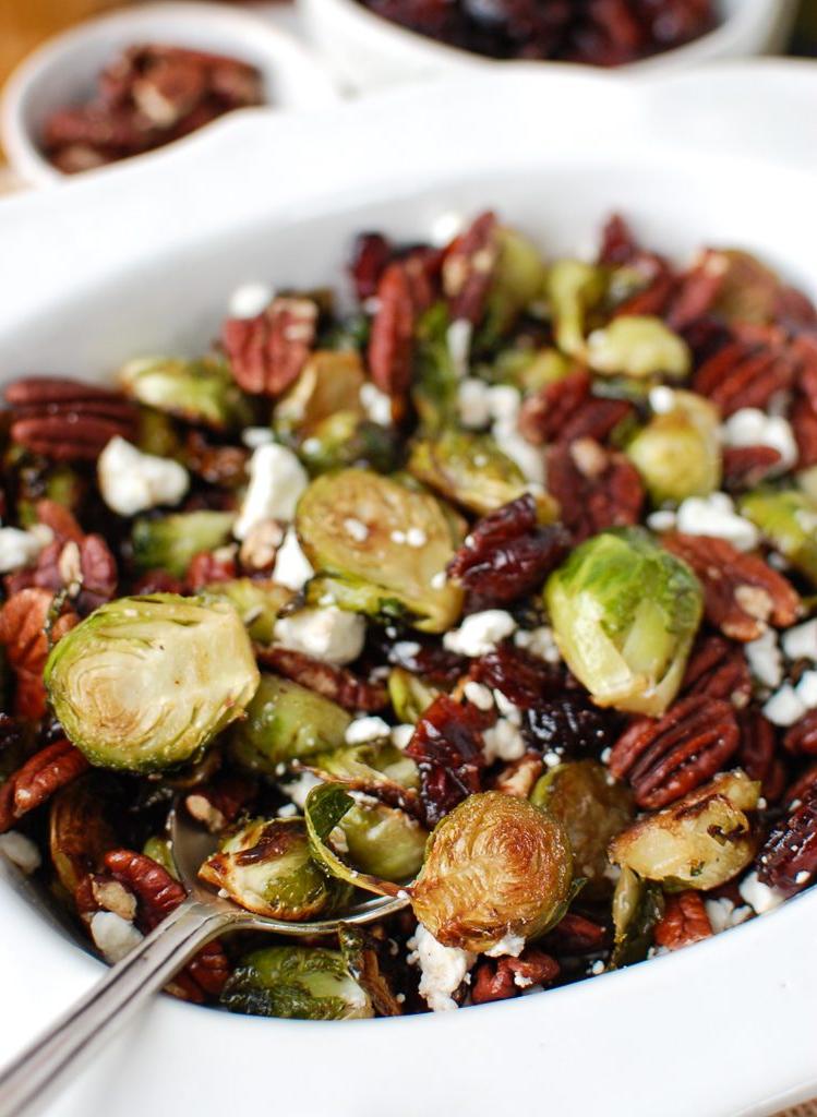 Λαχανάκια Βρυξελλών με Κράνμπερις 3 Brussels Sprouts with Cranberries with spoon