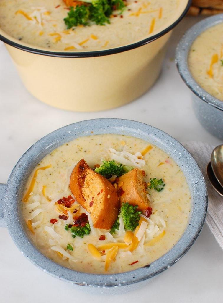 Σούπα Μπρόκολου με Τυρί στην Instant Pot με Κρουτόν