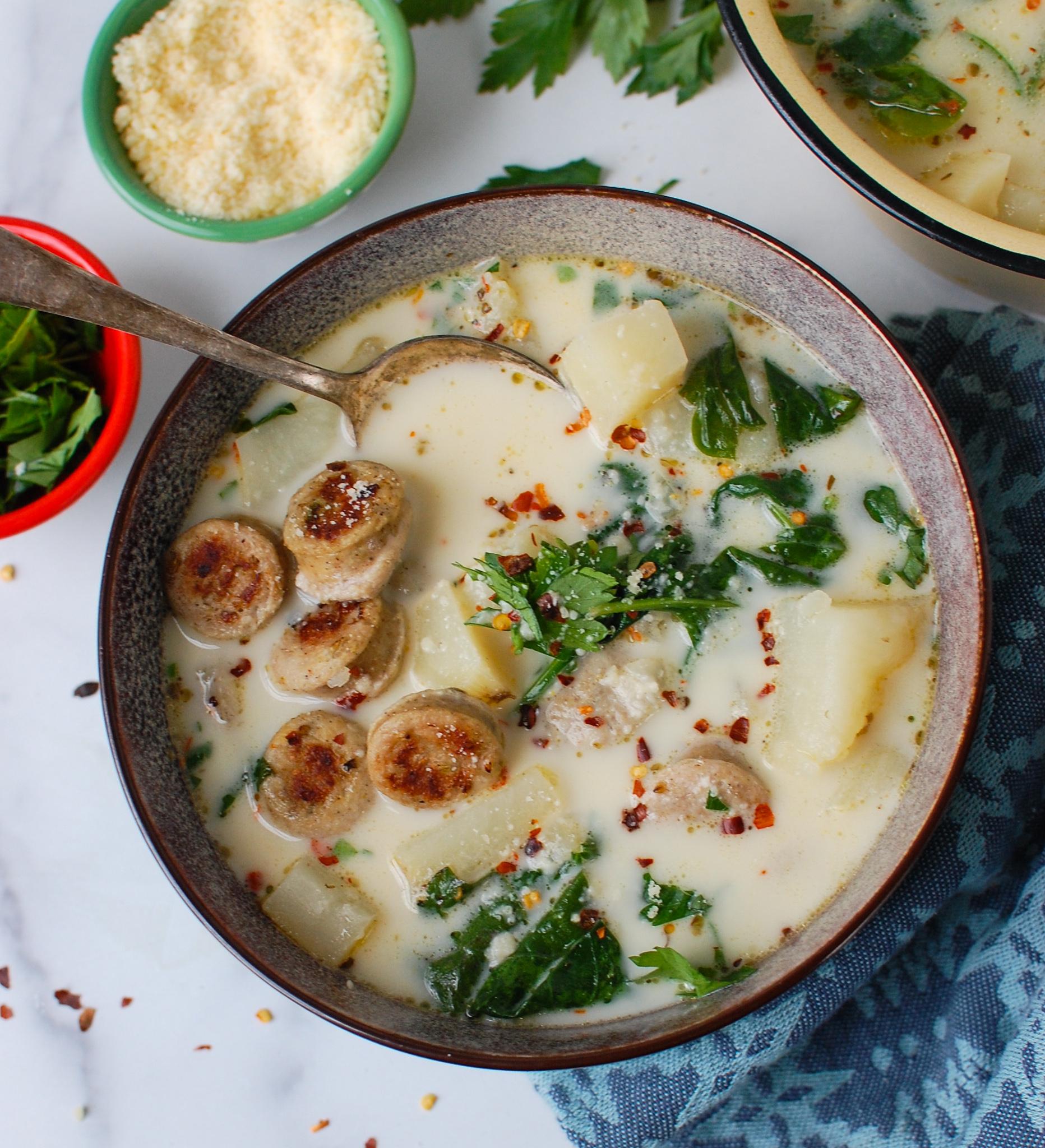 Zuppa Toscana σε Αργό Μαγειρευτήρα με μαϊντανό.