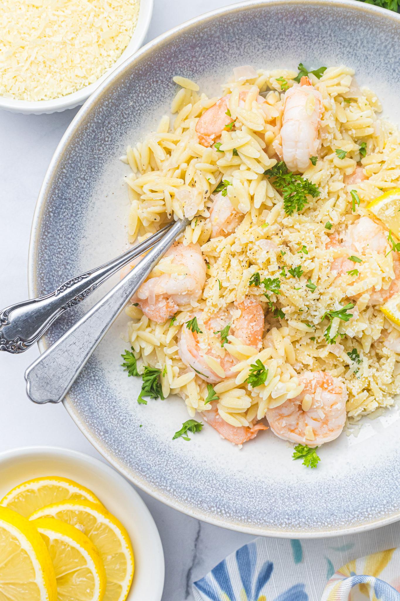 Λεμονάτες Γαρίδες και Κριθαράκι 5 Lemon Shrimp and Orzo with forks
