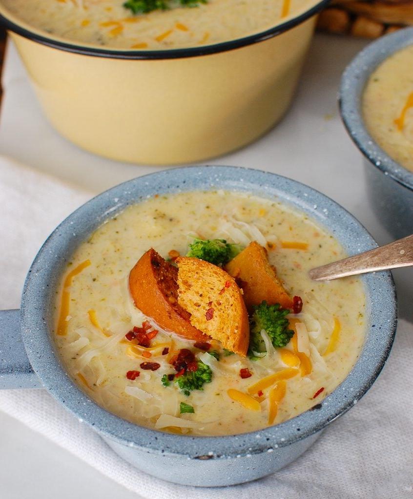 Σούπα Μπρόκολου με Τυρί στην Instant Pot σε Μπλε Κούπα