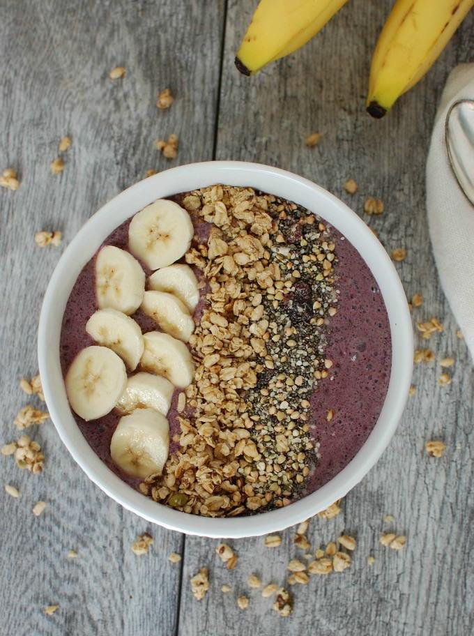 Superfood Smoothie Bowl - full of good stuff