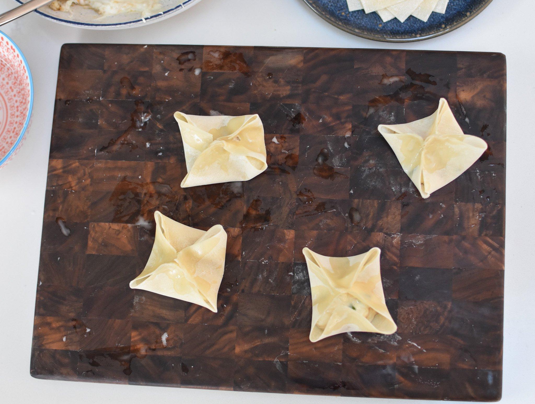 Φύλλα Wonton για Crab Rangoon.