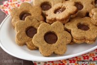 Aromatic Hazelnut Linzer Gems