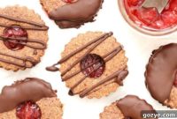 Chocolate Covered Strawberry Linzer Cookies