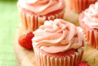 Small Batch Strawberry Cream Cheese Cupcakes