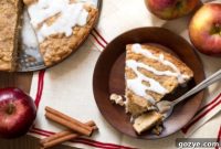 Irresistible Apple Cinnamon Crumb Cake