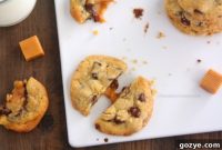 Gooey Caramel Chocolate Chip Cookies