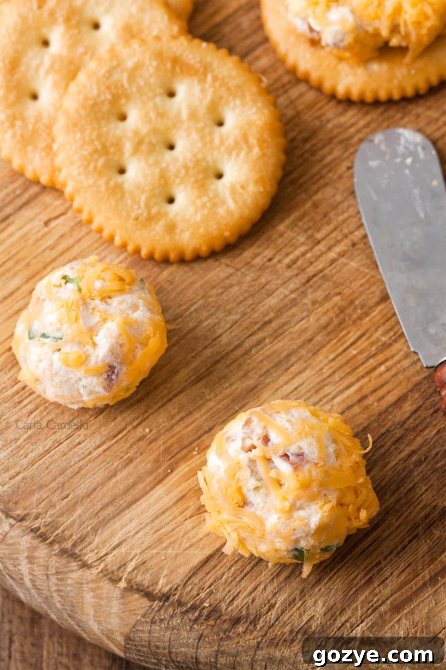 Jalapeno Popper Party Bites 4 Cheese ball bites with crackers
