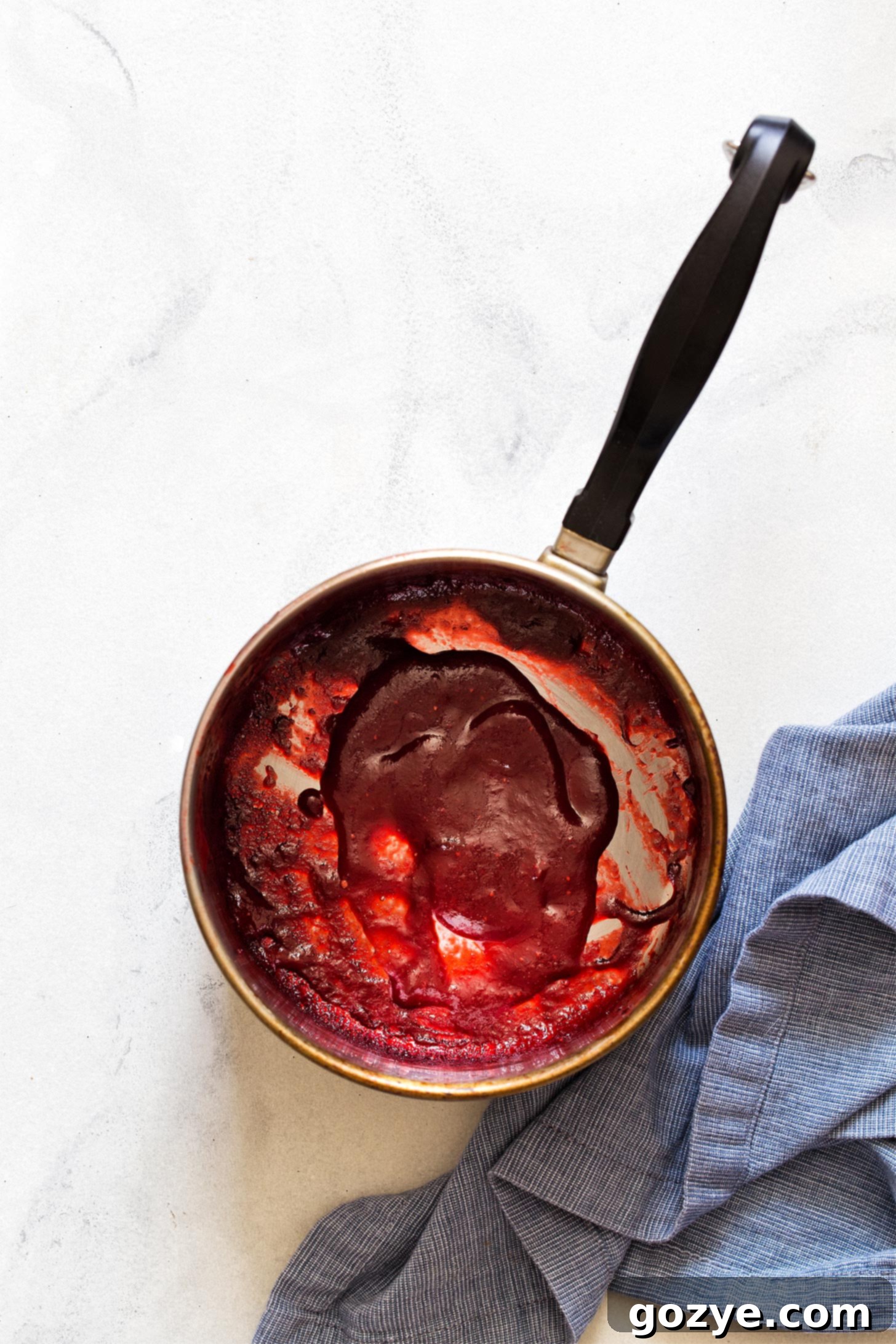 Thickened, cooked down strawberry puree for strawberry icing