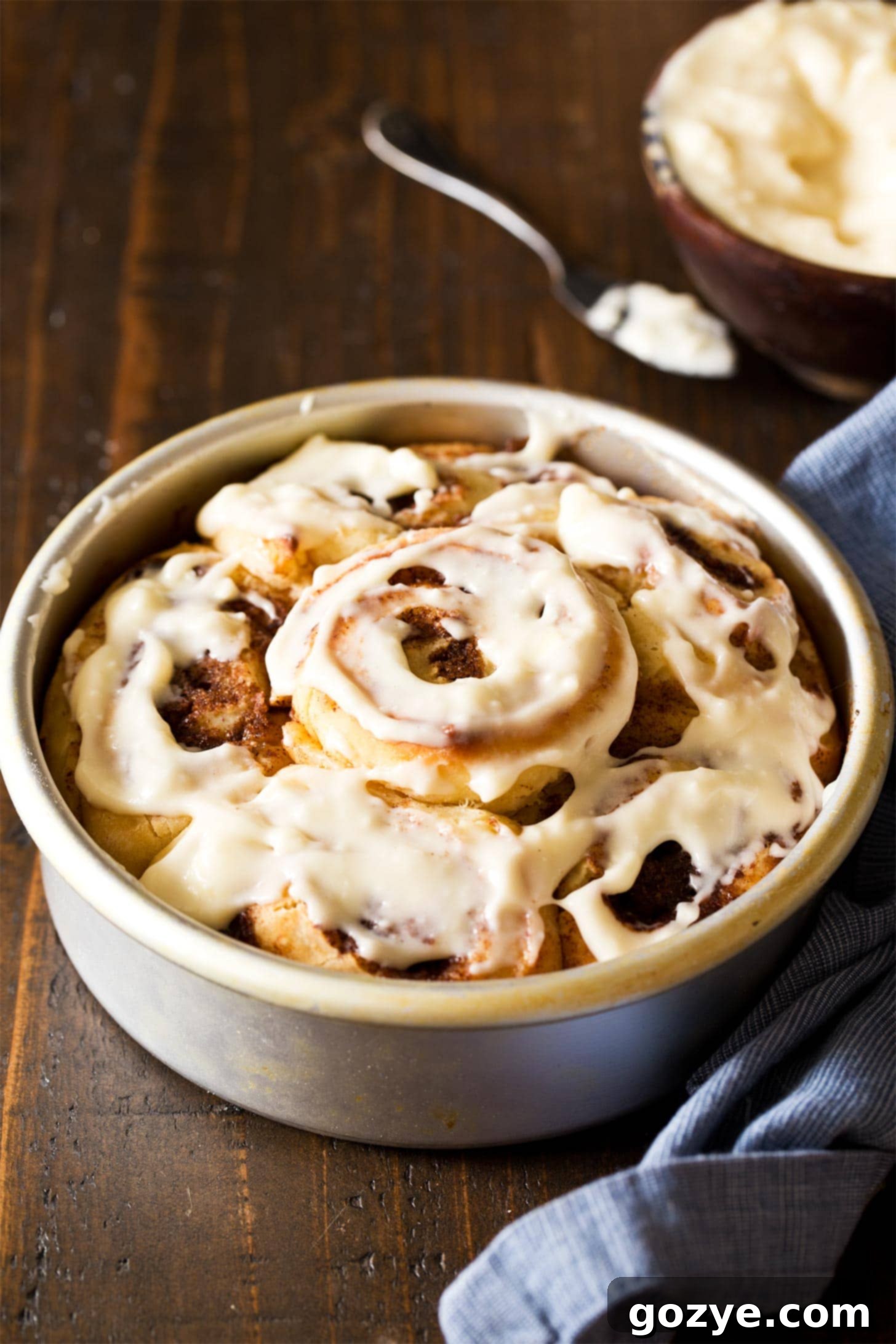 Quick & Cozy Cinnamon Rolls 4 Cinnamon buns from scratch with cream cheese frosting
